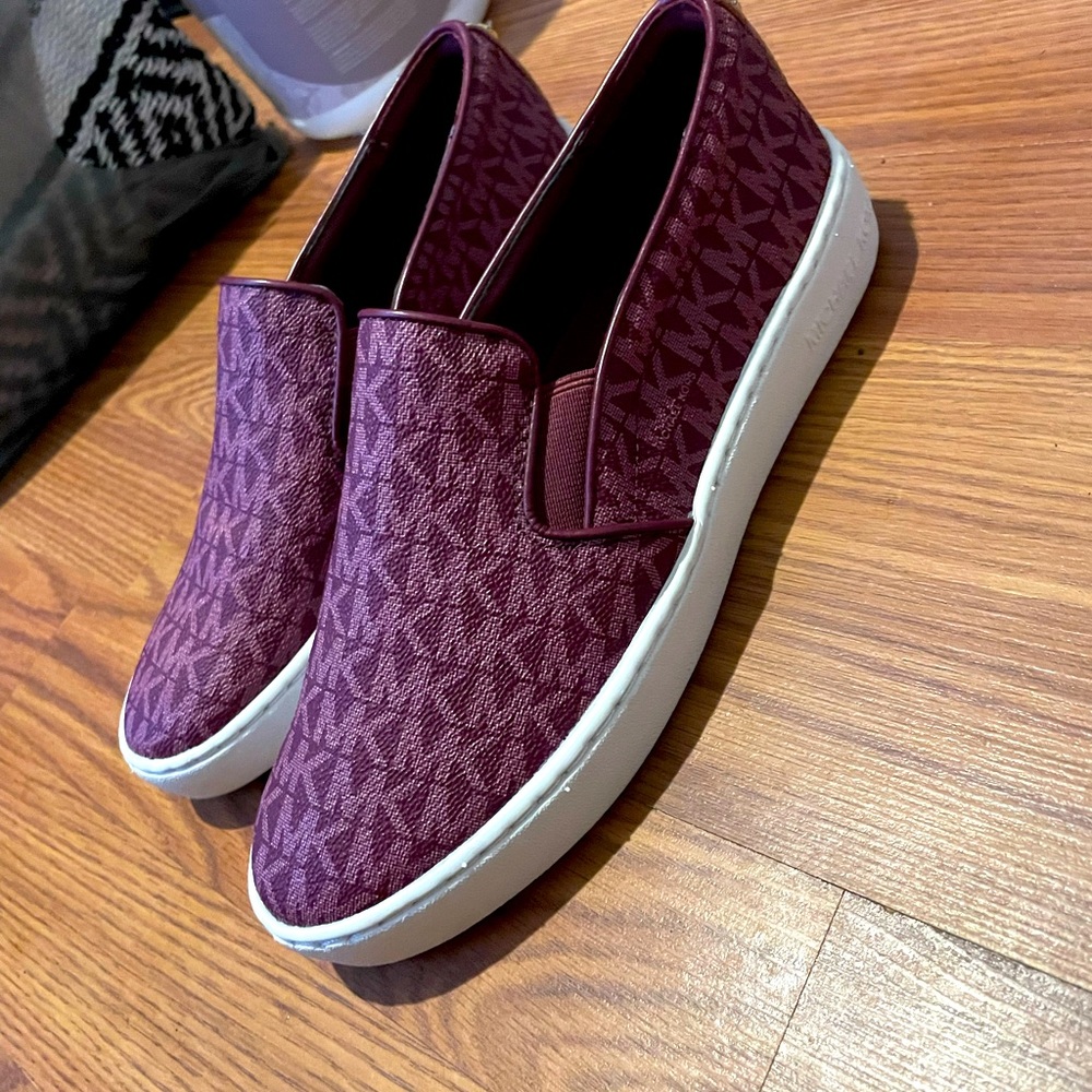 Michael Kors, maroon